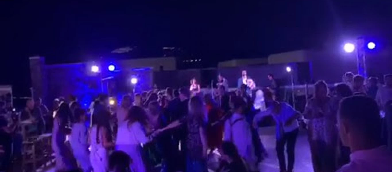 Σε βάφτιση στην Μύκονο η σύζυγος του Γ.Βρούτση και τα μέτρα κατά του κορωνοϊού